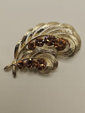 Vintage 1960 Lisner Gold-Tone Leaf Brooch with Amber Rhinestones.